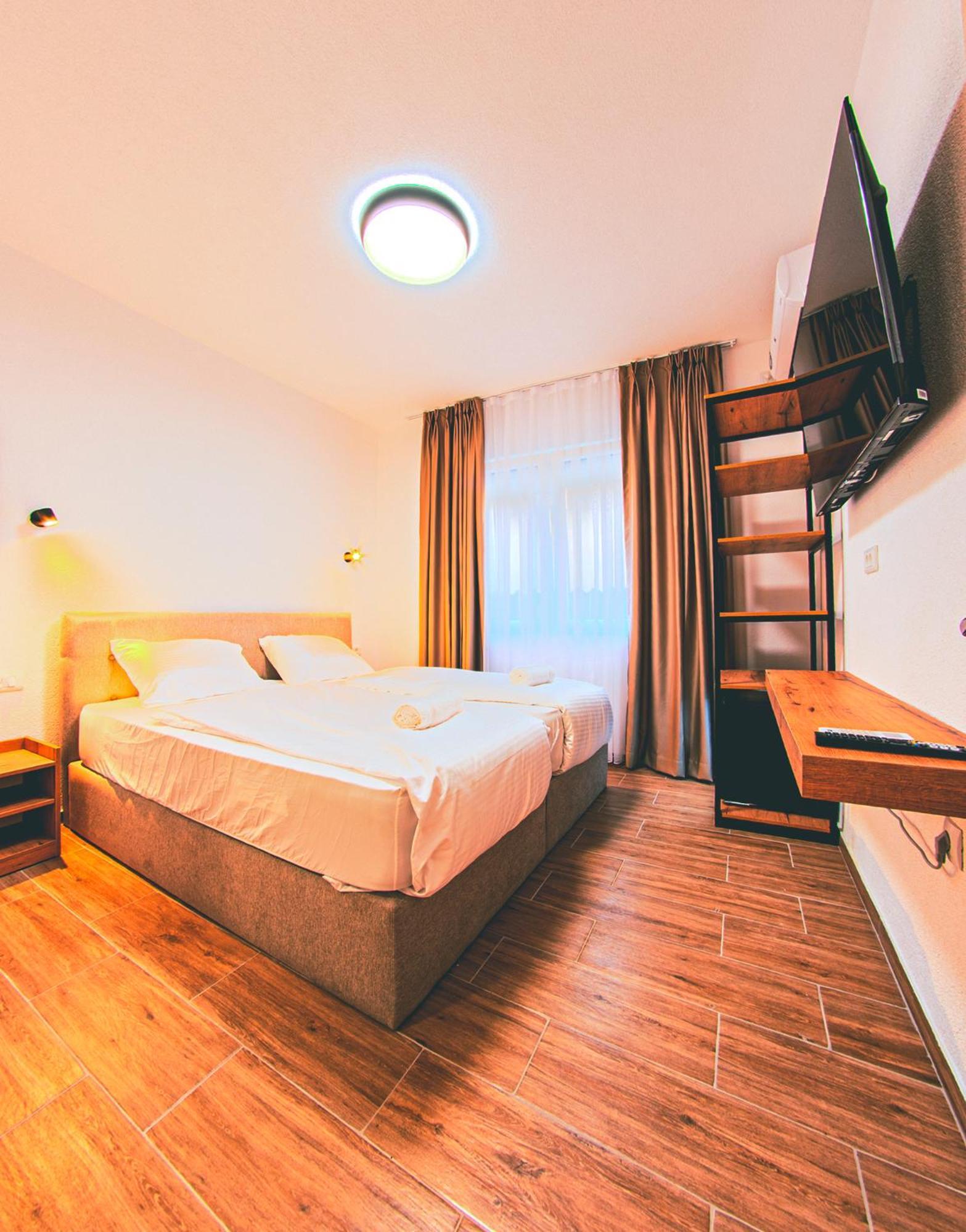 Makis Luxury Center Free Parking *